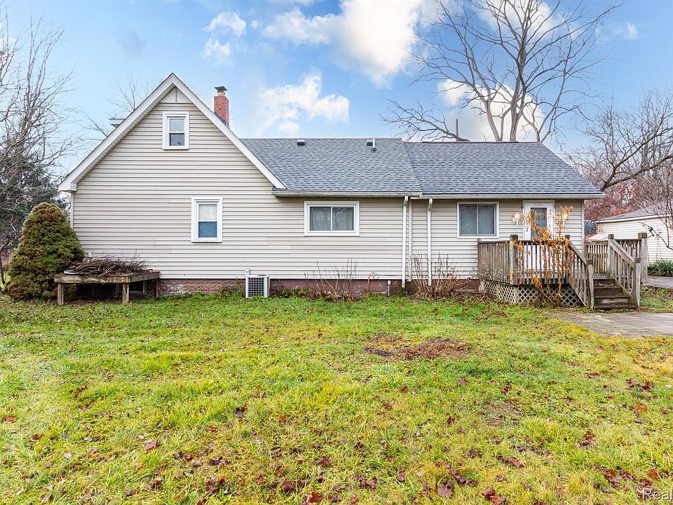 1st image of 2694 Chrysler Ave