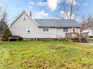 2694 Chrysler Ave, Waterford, MI 48328