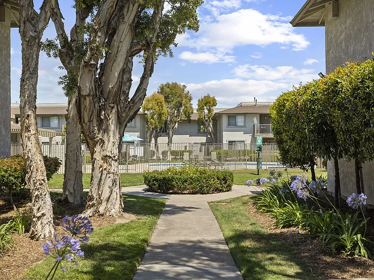 Park-like landscaping at Strada Apartments in Orange, CA
