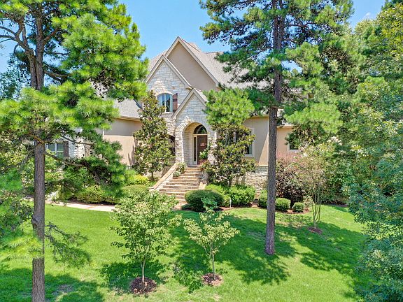 2nd image of 324 Oakshores Cir