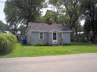 617 Austin Ave, Flora, IL 62839