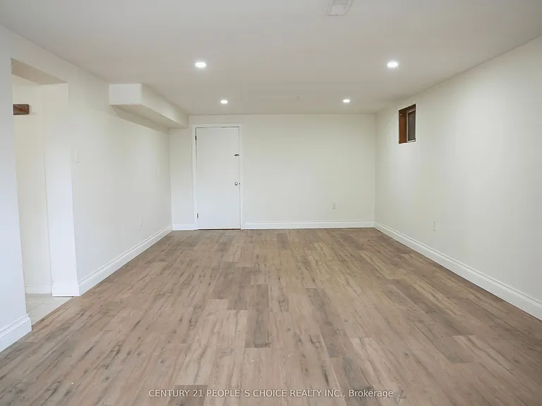 7 N Heights Rd — Photo 17