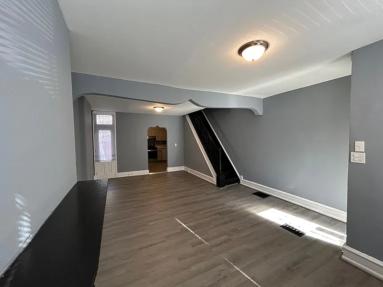 2519 W Gordon St — Photo 5
