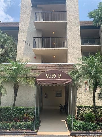 1st image of 9235 Lagoon Pl APT 211