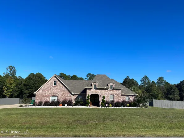 12218 E Pointe Dr, Picayune, MS 39466