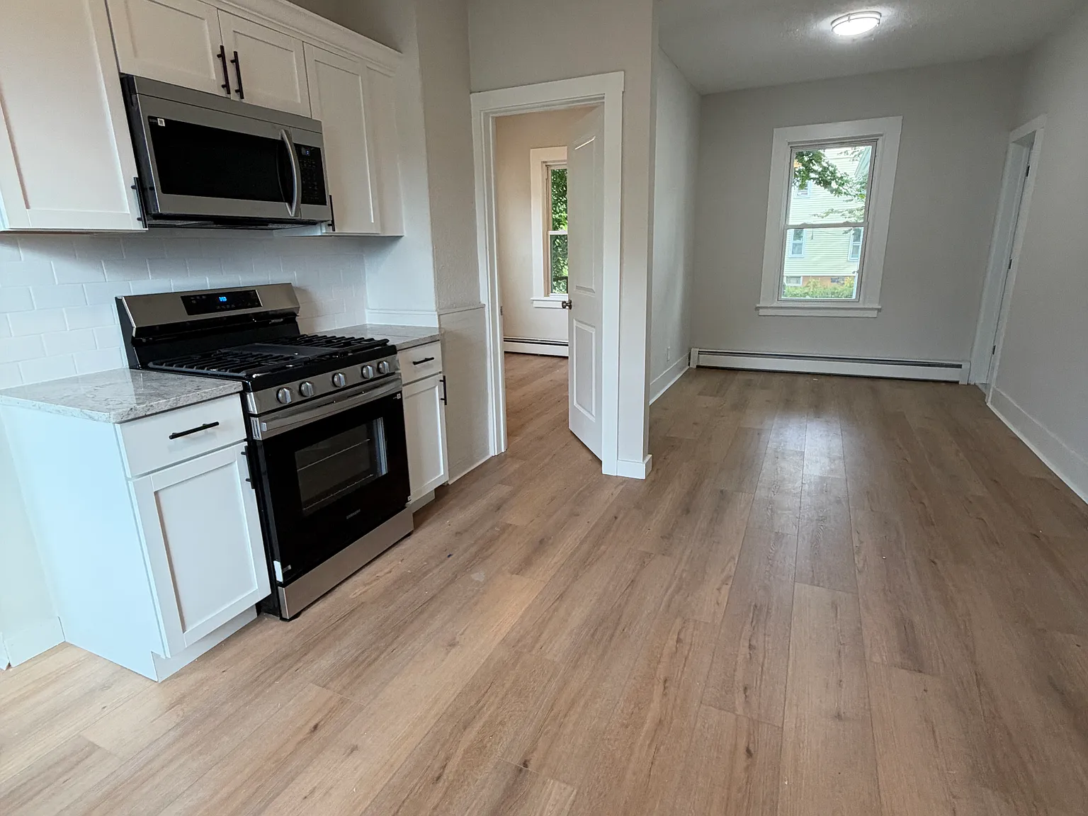 1 bed, 550 sqft, $1,595 — Photo 3