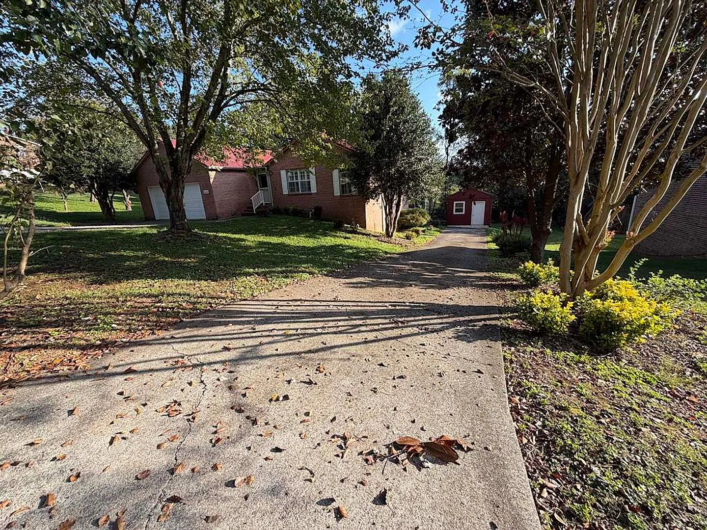 Farragut...4 Bedroom+Bonus/4 Bath Basement Rancher With Partially Furnished In-Law Suite!! — Photo 2