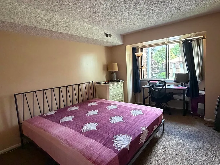 208 Edison Glen Ter #208 — Photo 8