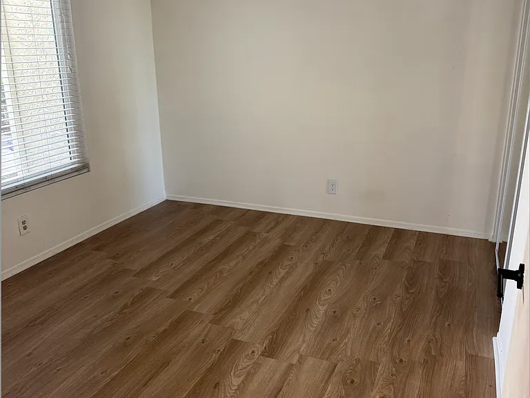 4942 Sawyer Ave — Photo 10