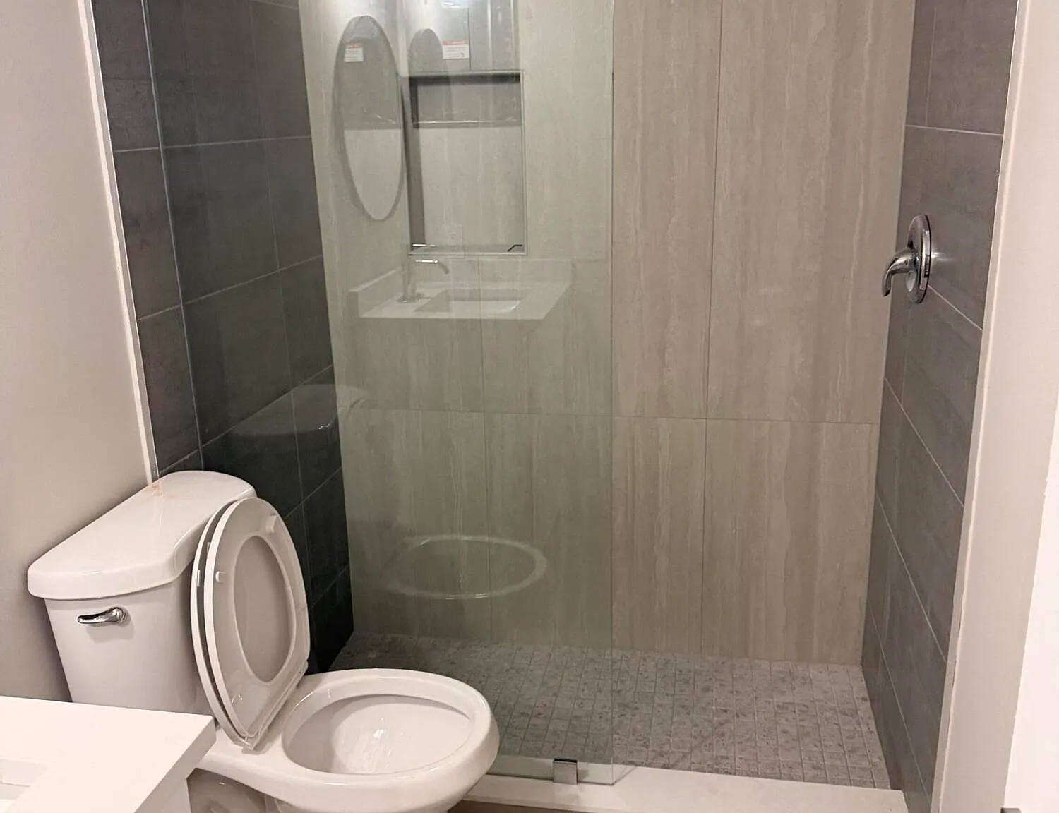 3 bed, 2.0 bath, 1025 sqft, $2,350 — Photo 4