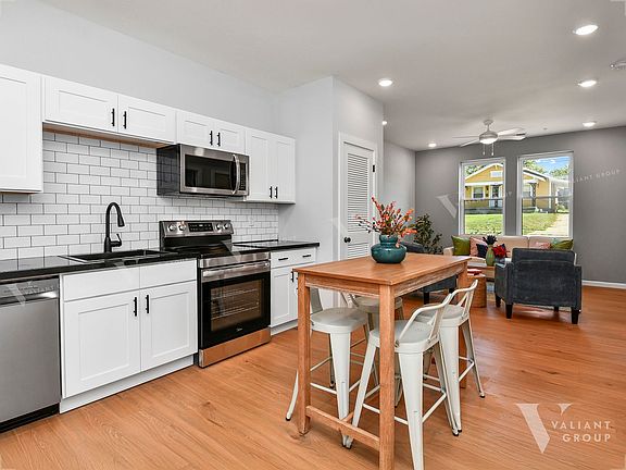 3rd image of 505 W Grand St #103