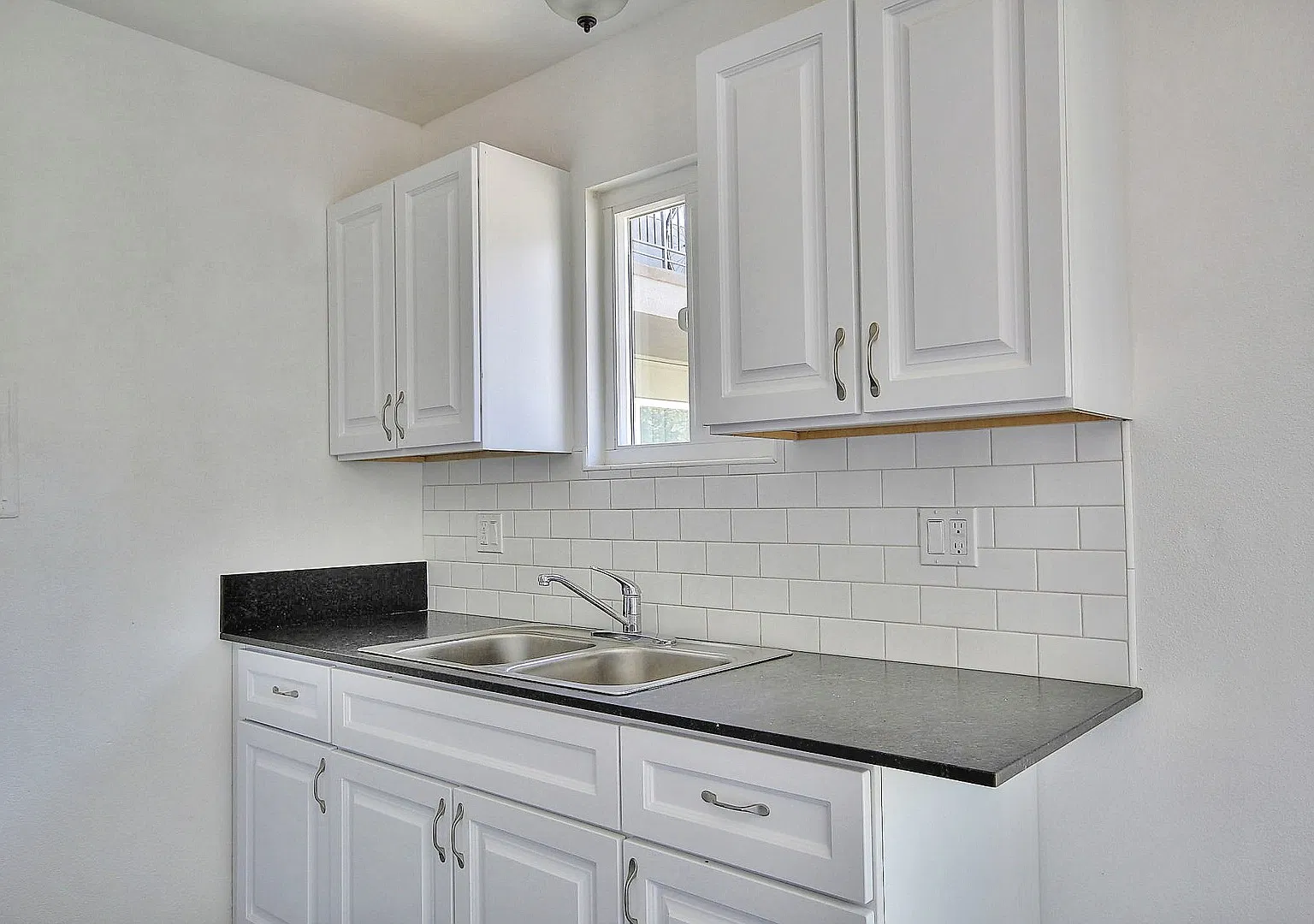6591 Seville — Photo 2