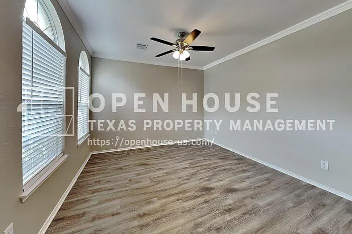 1304 Eagle Wing Ln — Photo 3