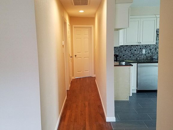 5th image of 567 E La Salle Dr