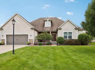N28W24369 Single Tree Ct, Pewaukee, WI 53072