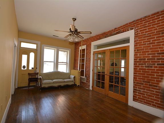 5th image of 220 W 6th street