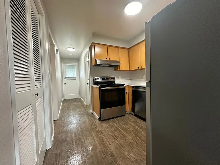 Bel-Air Apartments 8-Unit — Photo 4