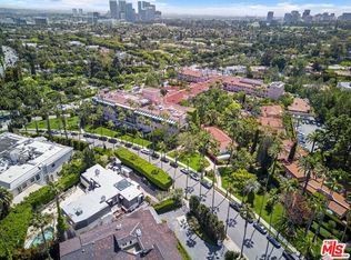 910 N Crescent Dr, Beverly Hills, CA 90210