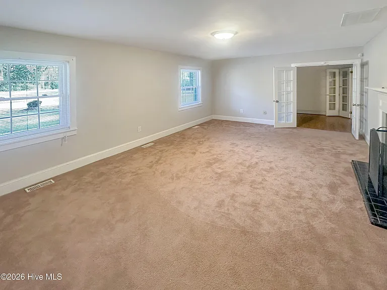 2610 Evans St — Photo 6