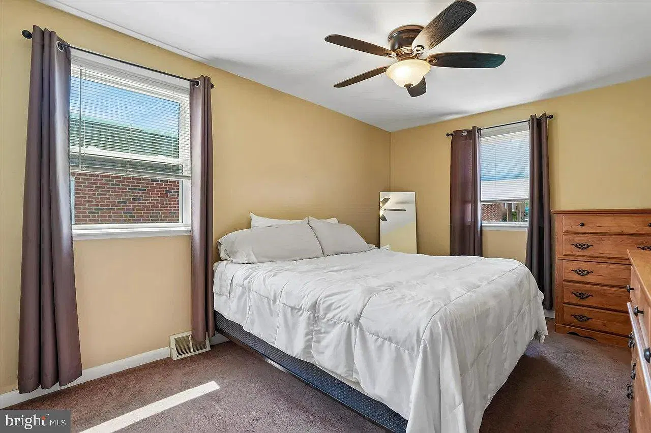 3 bed, 2.5 bath, 1147 sqft, $2,600 — Photo 2