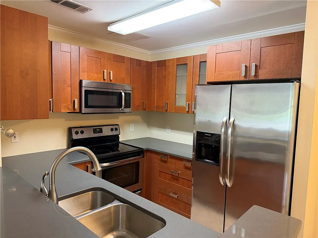 1 bed, 1.0 bath, 764 sqft, $1,900 — Photo 3