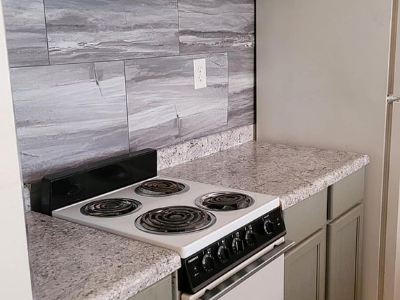 4th image of 502 S Logan St #6