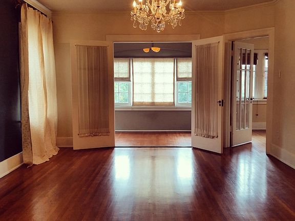 living room to sun room view