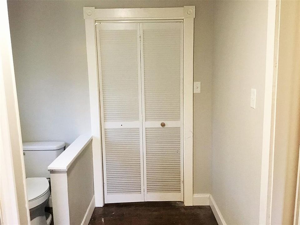 1st image of 713 Pecan St