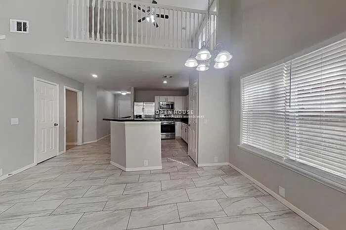 4 bed, 2.5 bath, 2235 sqft, $2,275 — Photo 4