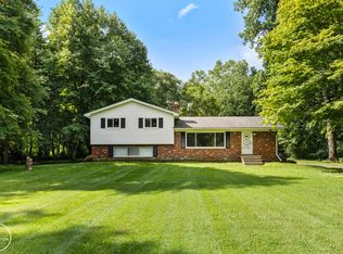 9246 Field Rd, Clay, MI 48001