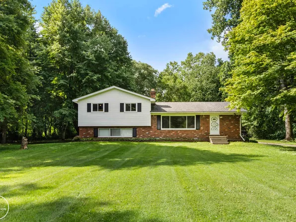 9246 Field Rd, Clay, MI 48001