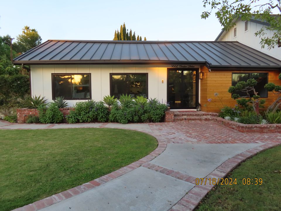 1st image of 9562 Center Dr