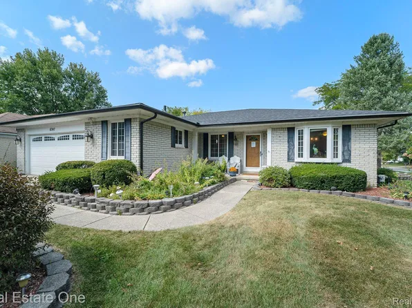6747 Emerald Lake Dr, Troy, MI 48085