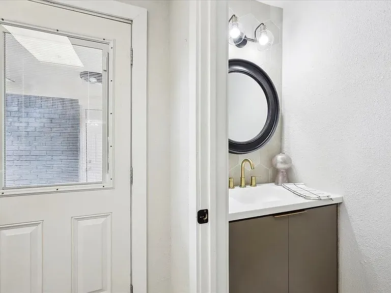 5925 Woodway Dr — Photo 14