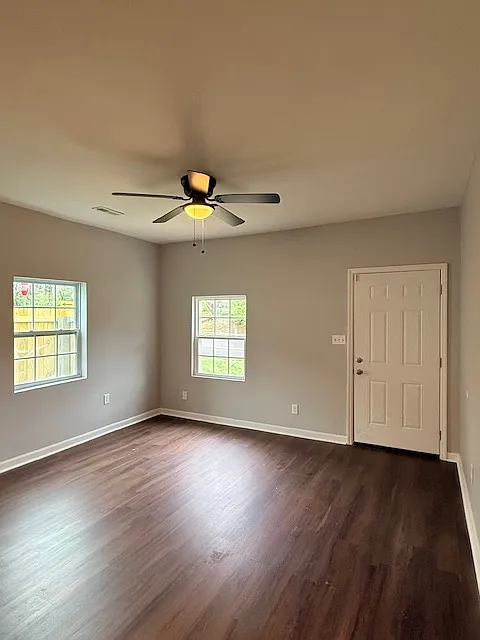 3 bed, 1200 sqft, $1,200 — Photo 1