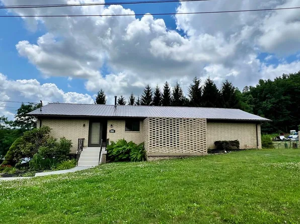 141 Marianna Ln, Shady Spring, WV 25918