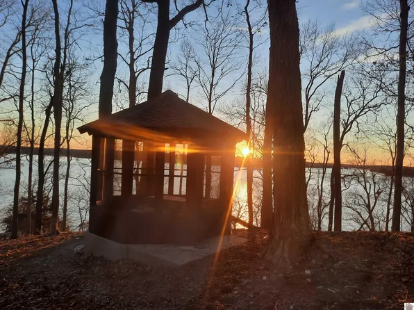 4 Woodfield Estate Dr, Cadiz, KY 42211