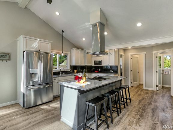 5th image of 10227 8th Ave S