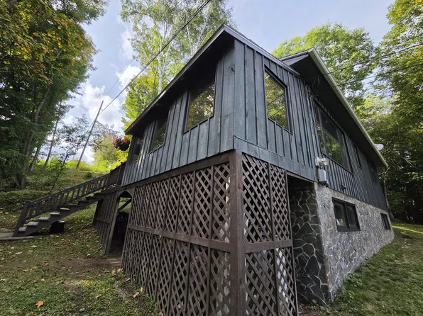 3133 Vance Hill Rd, Newport Center, VT 05857