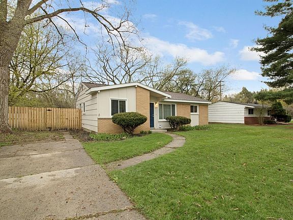 3rd image of 2915 Chesterfield Dr