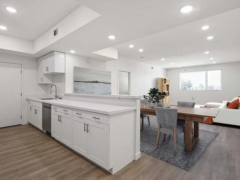 14541 Gilmore St Apartments — Photo 48