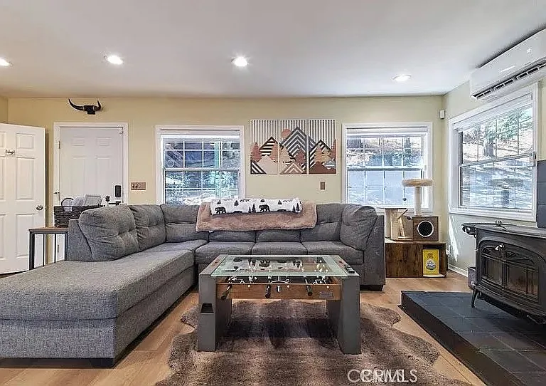 582 Rose Ln — Photo 8