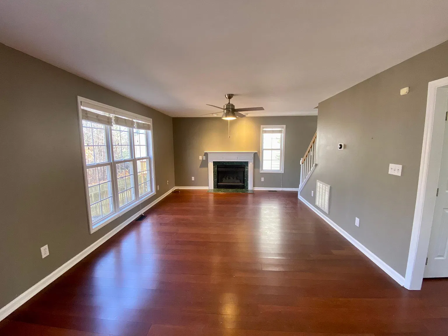 4 bed, 2.5 bath, 1854 sqft, $2,350 — Photo 4