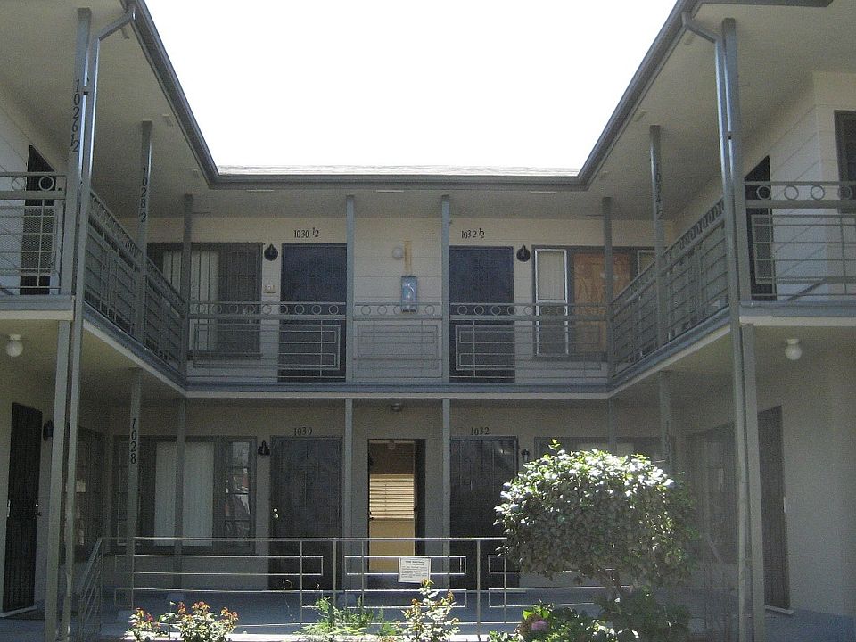 2nd image of 1028 W 57th St