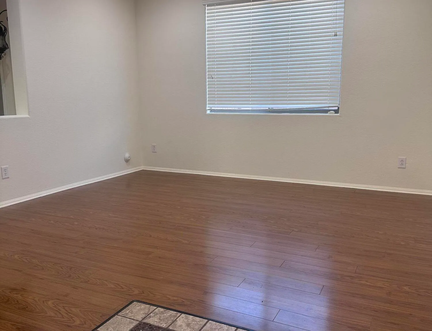 4 bed, 2.5 bath, 3006 sqft, $2,800 — Photo 4