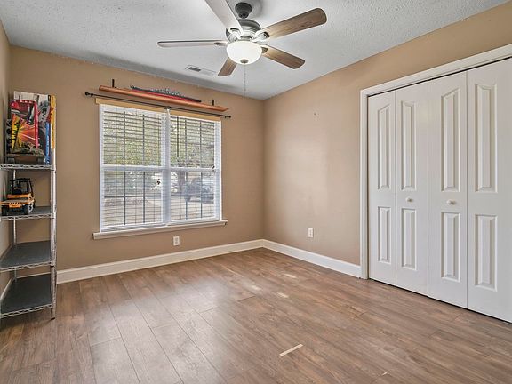 2nd image of 4040 Longleaf Ln.