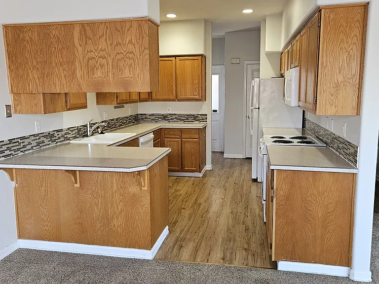 554 NW 3rd Ave — Photo 4