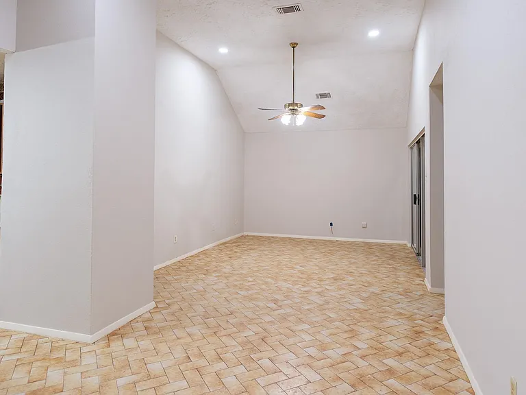 7521 Brookleaf Dr — Photo 3