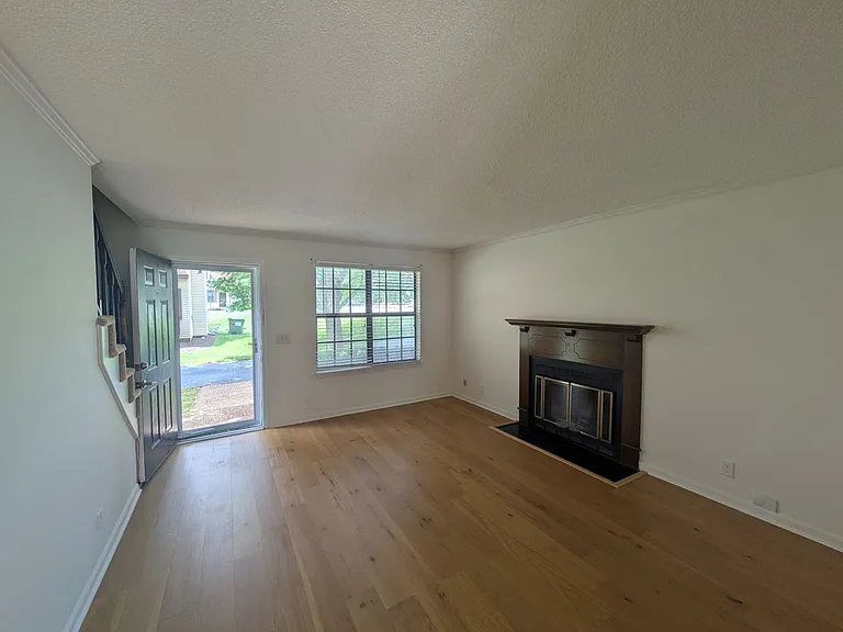 1107 Quail Ct W — Photo 3