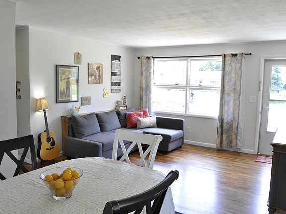 4th image of 1080 Carolyn Ave